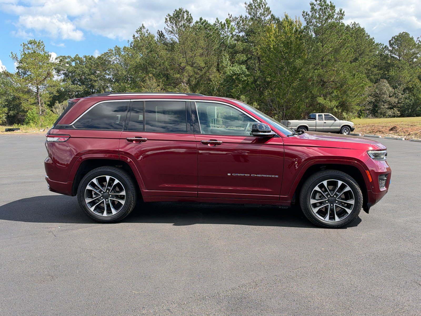 Used 2022 Jeep Grand Cherokee Overland AWD/4WD image 4