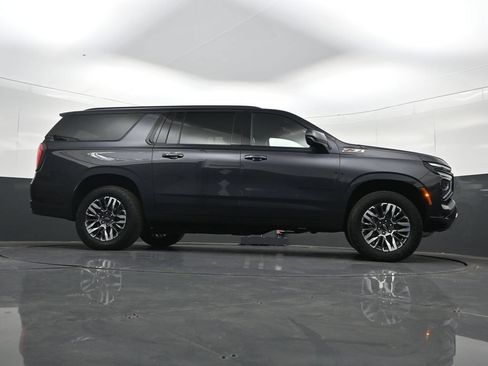 Used 2025 Chevrolet Suburban Z71 AWD/4WD image 35