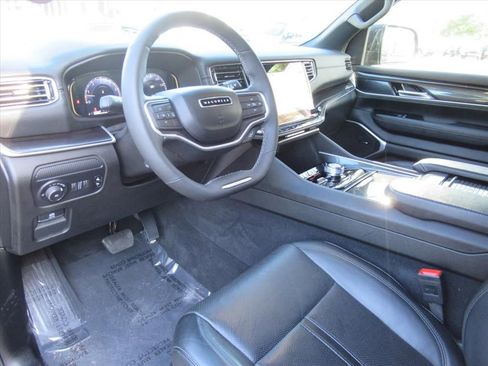 Certified 2024 Jeep Wagoneer 4WD image 17