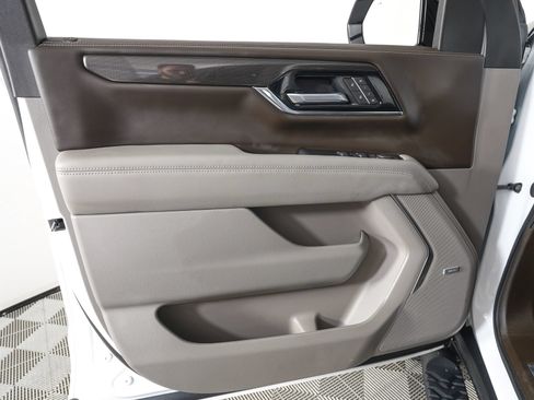 Used 2025 GMC Yukon XL Elevation AWD/4WD image 17