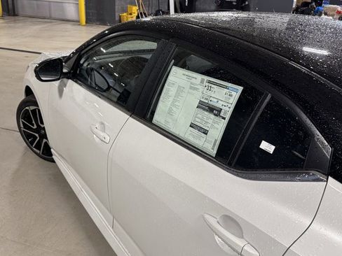 New 2025 Nissan Sentra SR image 18