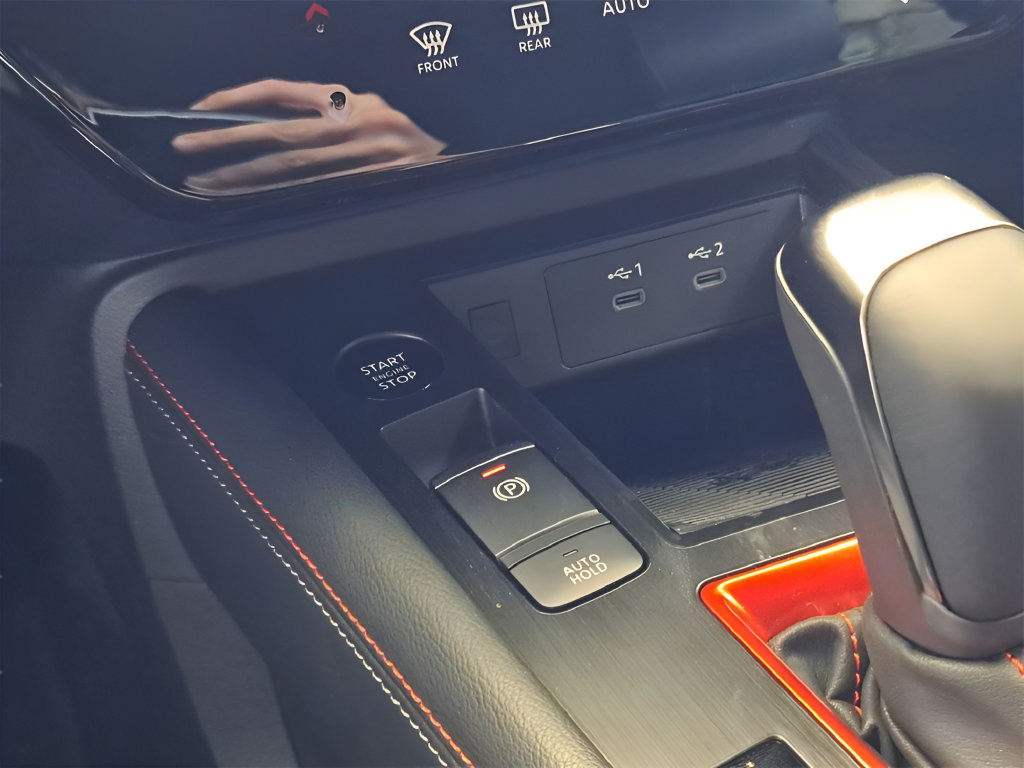 Certified 2025 Nissan Kicks SR FWD image 26