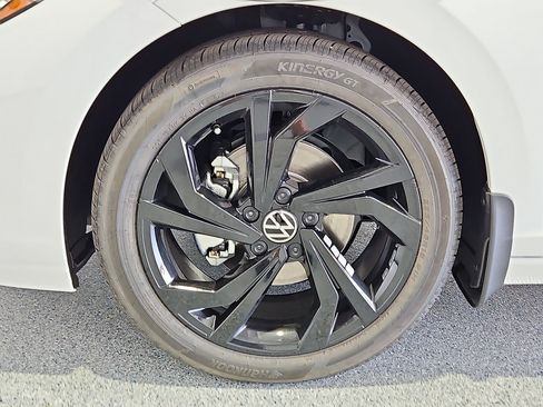 New 2026 Volkswagen Jetta SE FWD image 12
