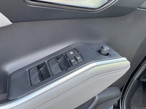 Used 2023 Toyota Highlander XLE AWD/4WD image 17