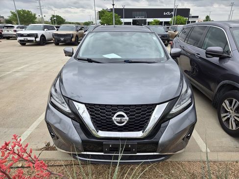 Used 2021 Nissan Murano SV image 2