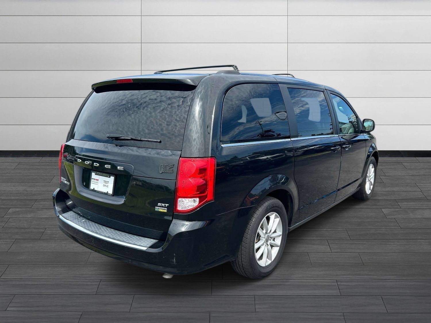 Used 2019 Dodge Grand Caravan SXT FWD image 3