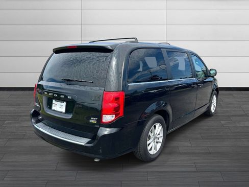 Used 2019 Dodge Grand Caravan SXT FWD image 3