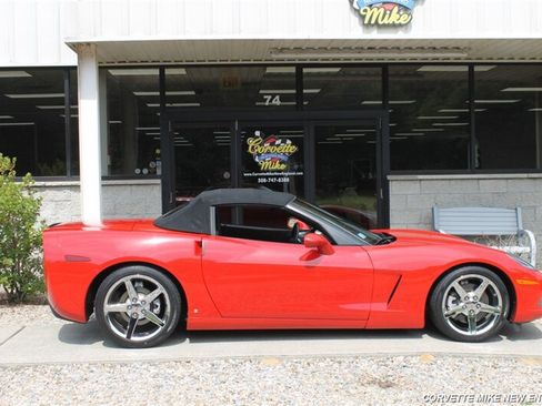 Used 2007 Chevrolet Corvette Convertible w/ Preferred Equipment Group RWD image 17