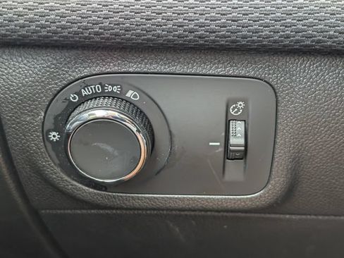 Used 2017 Chevrolet Cruze LT w/ Convenience Package FWD image 22