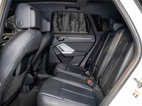 Used 2024 Audi Q3 2.0T Premium image 12