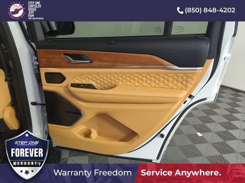 Used 2025 Jeep Grand Cherokee L Summit AWD/4WD image 31