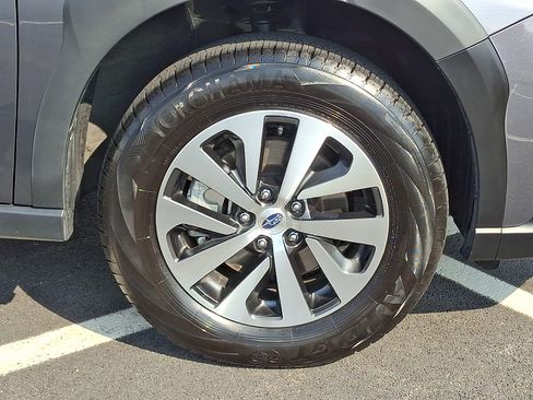 Certified 2025 Subaru Outback Premium AWD/4WD image 8