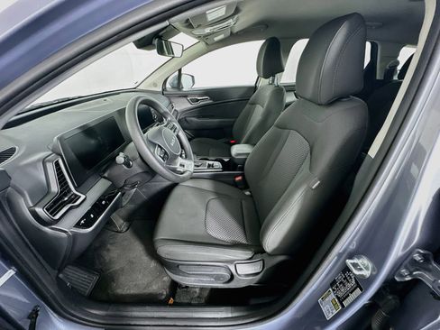 Used 2025 Kia Sportage LX FWD image 13