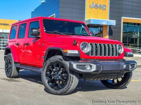 Certified 2025 Jeep Wrangler Unlimited Sahara AWD/4WD image 1