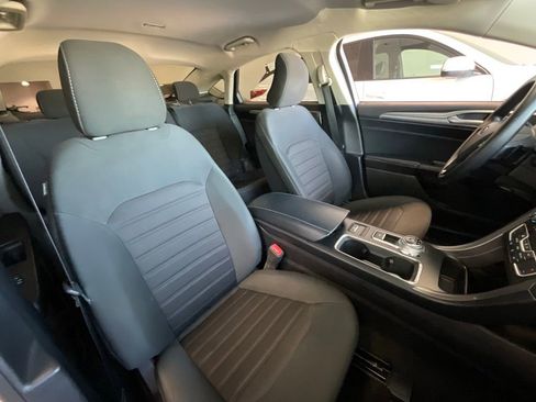 Used 2019 Ford Fusion SE FWD image 18