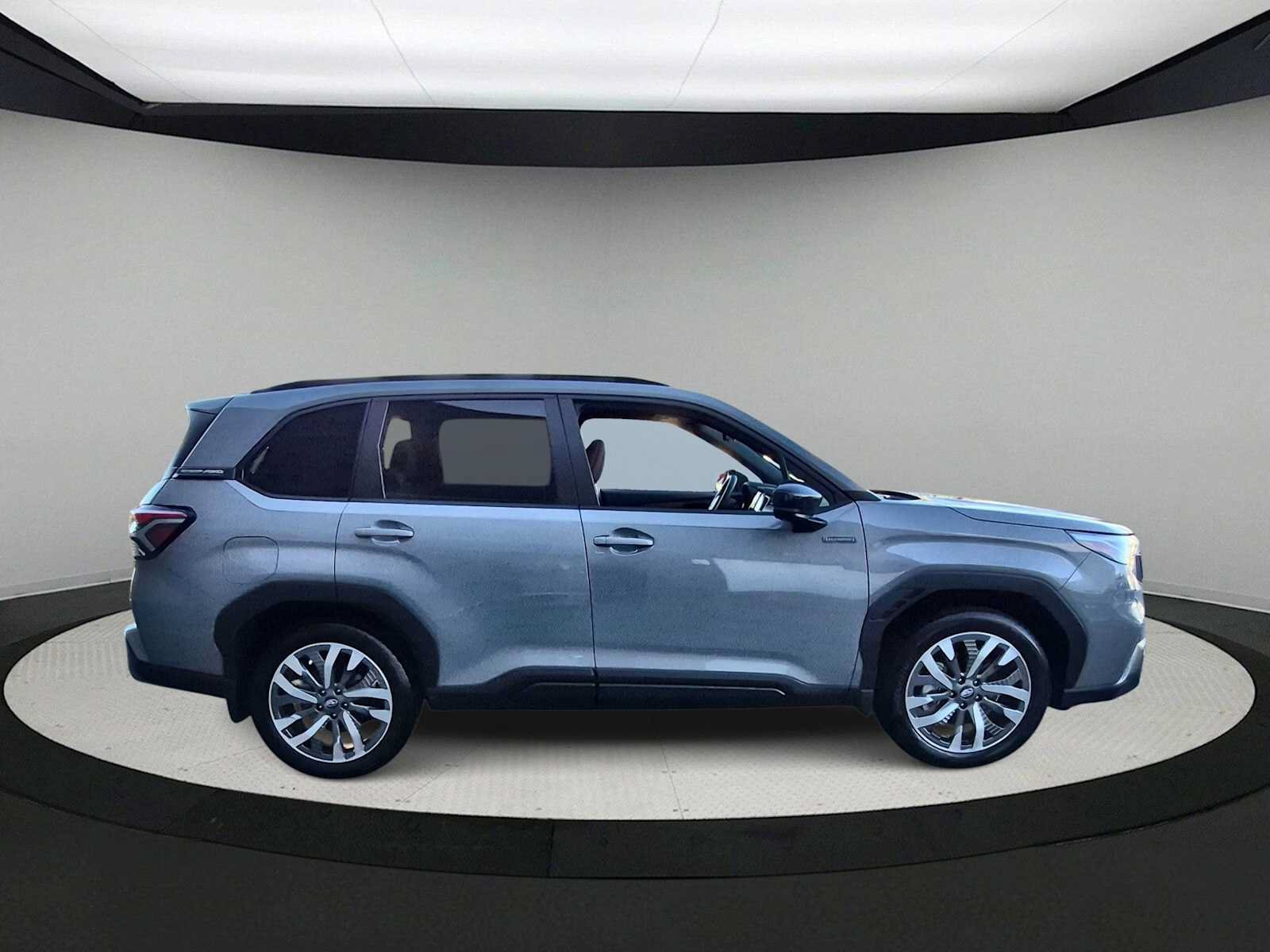 Used 2025 Subaru Forester Touring AWD/4WD image 9