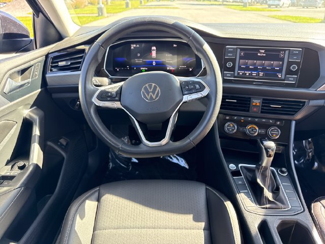Used 2024 Volkswagen Jetta SE FWD image 20