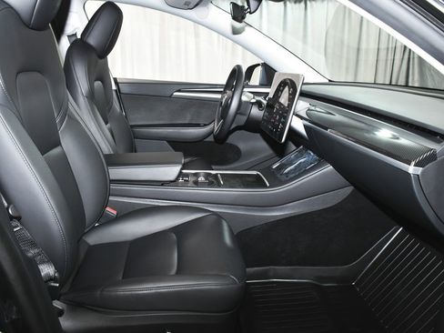 Used 2025 Tesla Model Y Long Range image 50