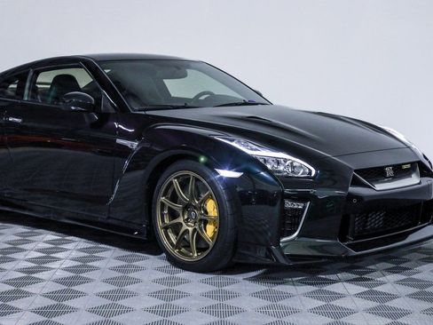 Used 2021 Nissan GT-R Premium AWD/4WD image 8