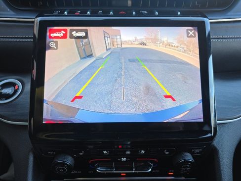 Used 2024 Jeep Grand Cherokee L Limited w/ Luxury Tech Group II image 21