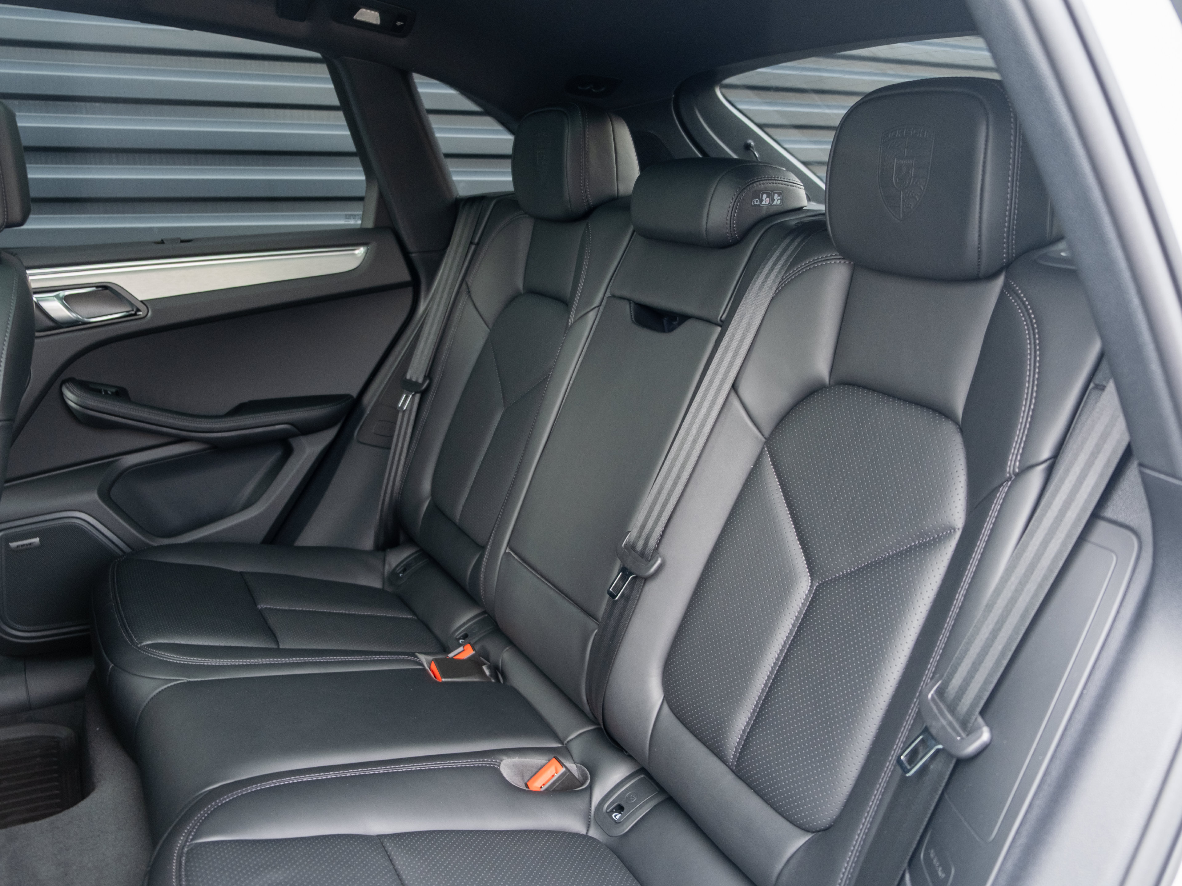 Certified 2026 Porsche Macan AWD/4WD image 40
