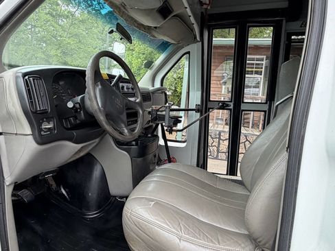 Used 2001 GMC Savana 3500 RWD image 3
