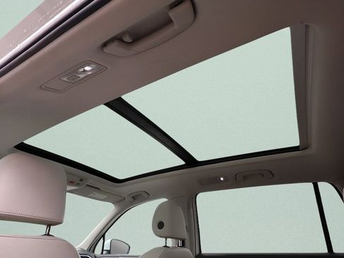 Used 2018 Volkswagen Tiguan SEL Premium image 22