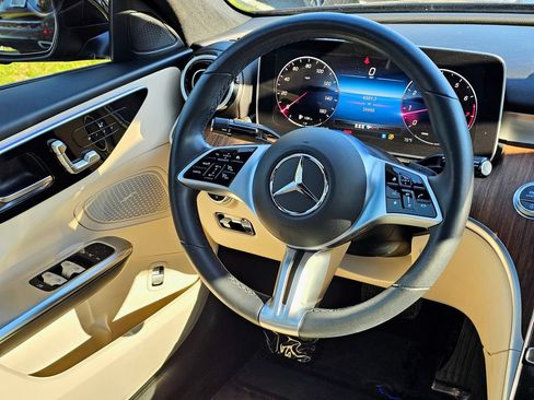 Used 2023 Mercedes-Benz C 300 4MATIC Sedan image 32