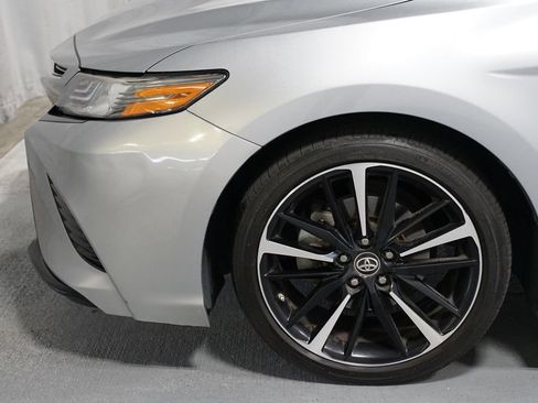 Used 2019 Toyota Camry XSE FWD image 5