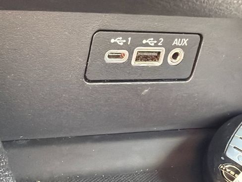 Used 2025 Nissan Altima 2.5 SV FWD image 30