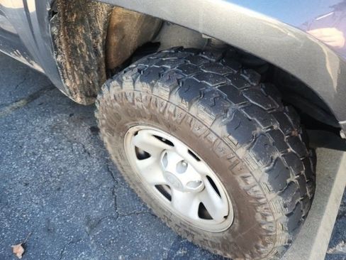 Used 2022 Toyota Tacoma SR image 9