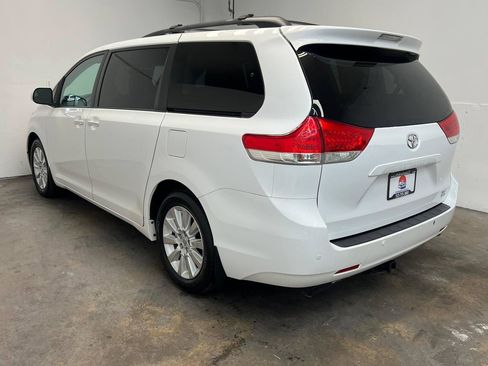 Used 2014 Toyota Sienna XLE w/ Entertainment Package AWD/4WD image 6