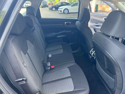 Used 2025 Kia Sorento LX FWD image 13