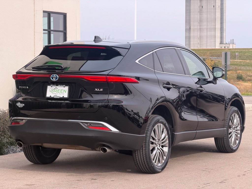 Used 2024 Toyota Venza XLE AWD/4WD image 6