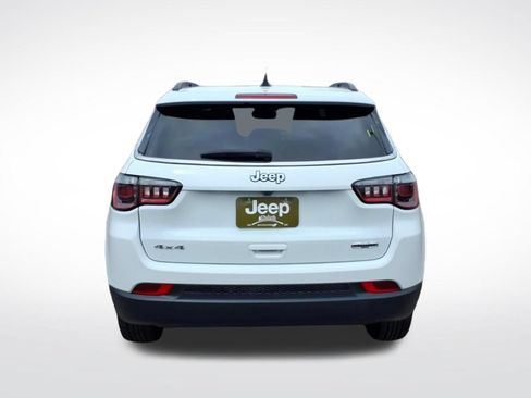 Used 2024 Jeep Compass Latitude w/ Altitude Special Edition AWD/4WD image 4
