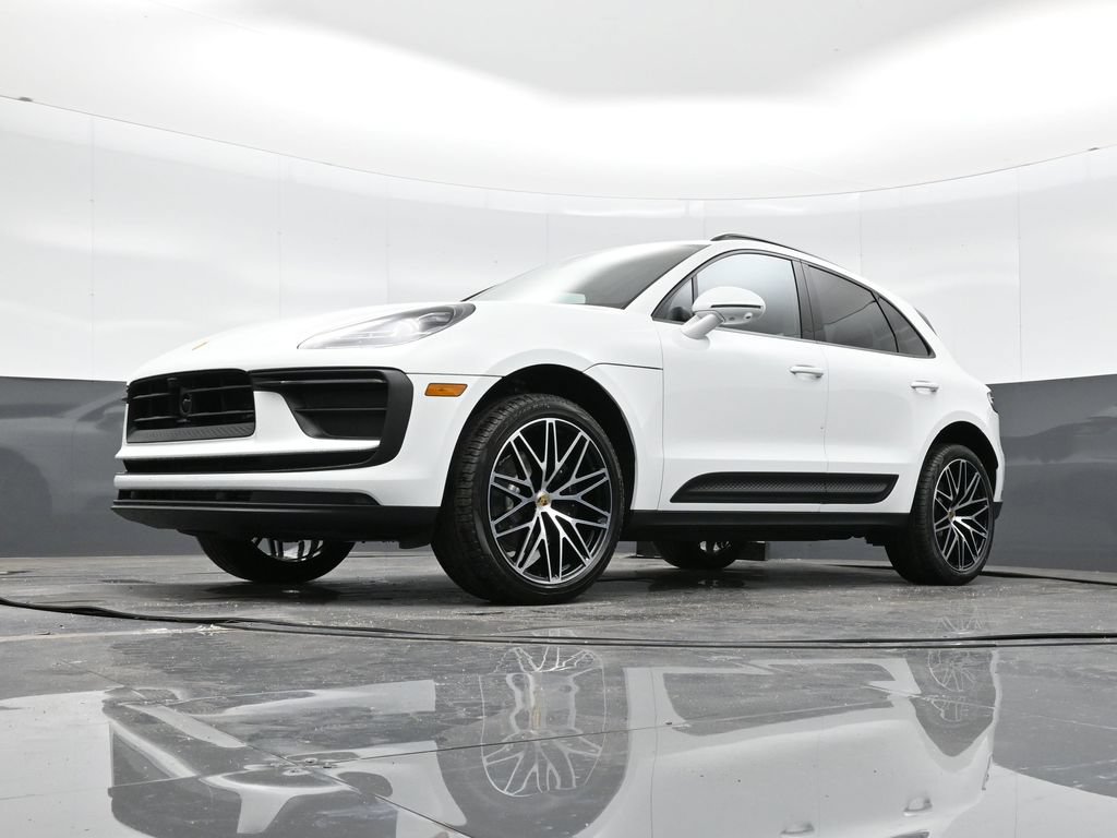 Certified 2026 Porsche Macan AWD/4WD image 34