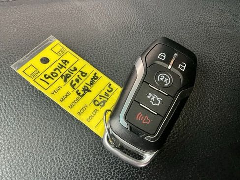 Used 2016 Ford Explorer XLT w/ Equipment Group 202A image 32