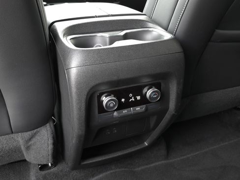 Used 2025 Buick Enclave Preferred image 29