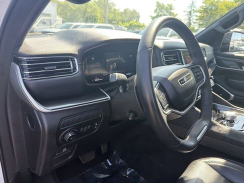 Used 2023 Jeep Wagoneer 4WD w/ Premium Group I image 20