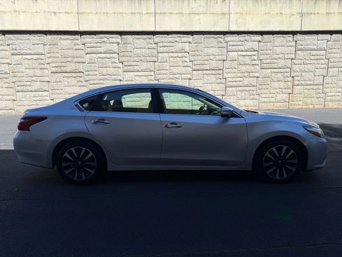 Used 2018 Nissan Altima 2.5 SL FWD image 6