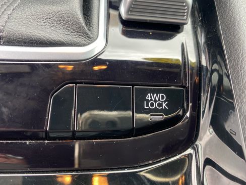 Used 2025 Jeep Compass Limited AWD/4WD image 13