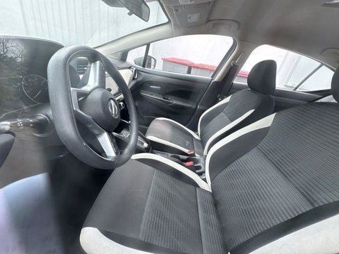 Used 2021 Nissan Versa SV FWD image 3