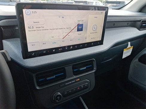 New 2025 Ford Maverick XLT w/ XLT Luxury Package image 16