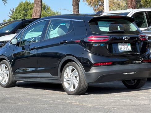 Used 2023 Chevrolet Bolt LT FWD image 7
