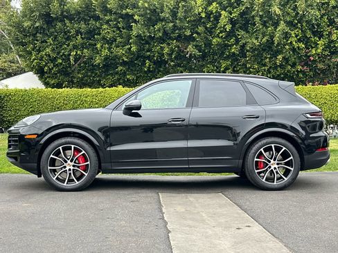 New 2026 Porsche Cayenne S image 2