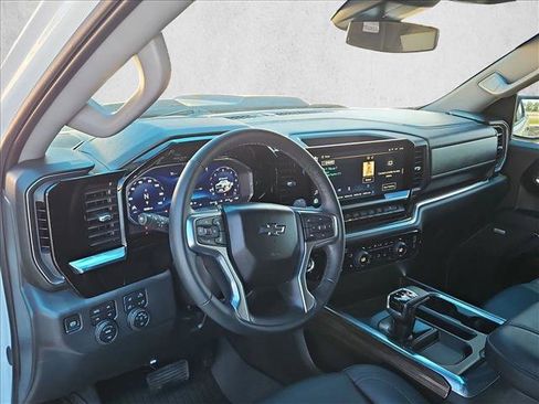 Used 2024 Chevrolet Silverado 1500 LT Trail Boss w/ Convenience Package II AWD/4WD image 16