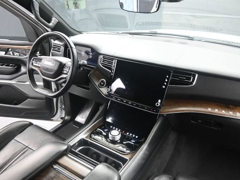 Used 2024 Jeep Grand Wagoneer L 4WD image 23
