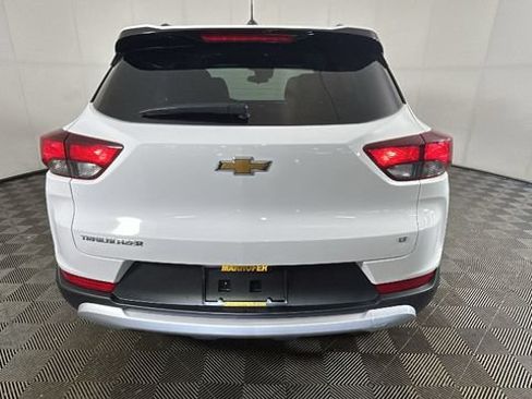 Used 2024 Chevrolet TrailBlazer LT FWD image 3