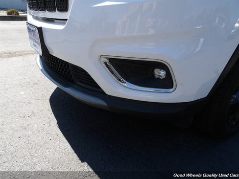 Used 2019 Jeep Cherokee Limited AWD/4WD image 10