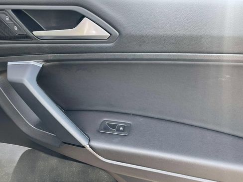 Used 2019 Volkswagen Tiguan SE w/ Panoramic Sunroof Package AWD/4WD image 9